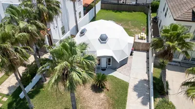 Unique GeoDome - Half Block to Beach - image 86 of 97