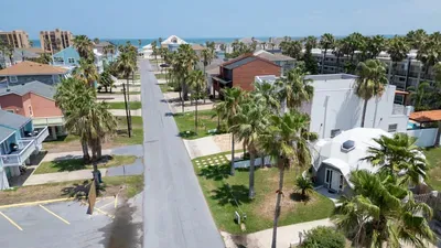 Unique GeoDome - Half Block to Beach - image 87 of 97
