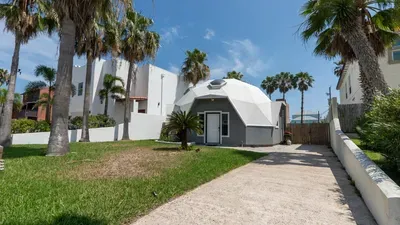 Unique GeoDome - Half Block to Beach - image 16 of 97
