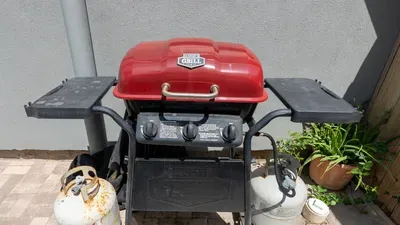 Outdoor grilling station featuring a clean, easy‑to‑use gas grill with ample prep space, perfect for casual cookouts. This convenient setup adds a fun, guest‑friendly touch to your stay, ideal for relaxed evenings and shared meals.