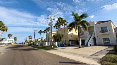 1st Floor - Pool - Affordable - by Beach - image 38 of 49