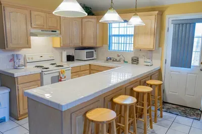 Private Ground Floor 2BR | Half Block to Beach SPI - image 28 of 78