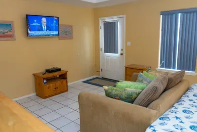 Private Ground Floor 2BR | Half Block to Beach SPI - image 59 of 78