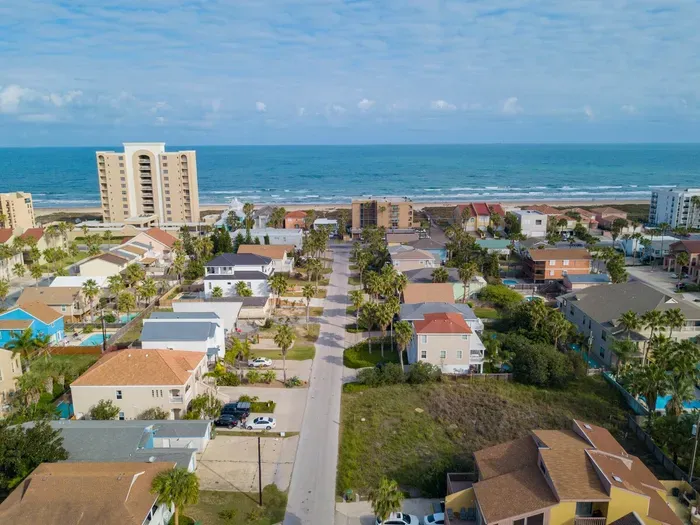 Scenic coastal neighborhood with palm‑lined streets and ocean views—offering guests a relaxed, beach‑town setting just moments from the shoreline and local attractions.