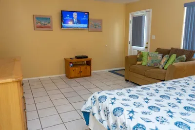 Private Ground Floor 2BR | Half Block to Beach SPI - image 54 of 78