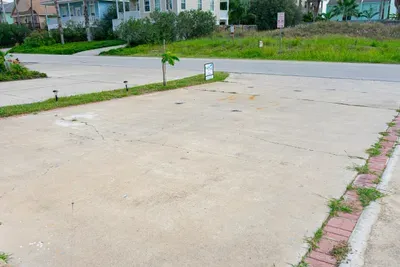 Private Ground Floor 2BR | Half Block to Beach SPI - image 21 of 78