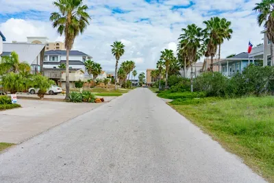 Private Ground Floor 2BR | Half Block to Beach SPI - image 63 of 78