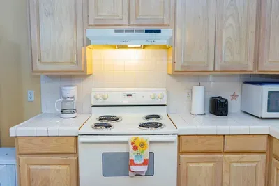 Private Ground Floor 2BR | Half Block to Beach SPI - image 27 of 78