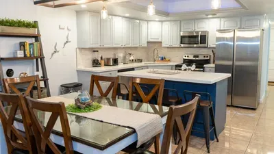 Sleeps 10 Direct Beach Heated Pool - image 12 of 112