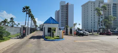 Sleeps 10 Direct Beach Heated Pool - image 106 of 112