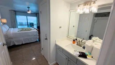 Sleeps 10 Direct Beach Heated Pool - image 41 of 112