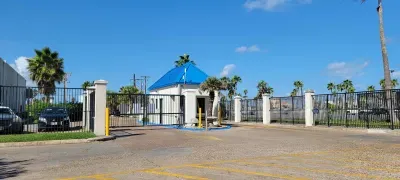 Sleeps 10 Direct Beach Heated Pool - image 107 of 112