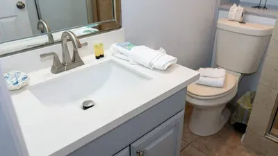 Sleeps 10 Direct Beach Heated Pool - image 59 of 112