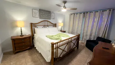 Sleeps 10 Direct Beach Heated Pool - image 34 of 112