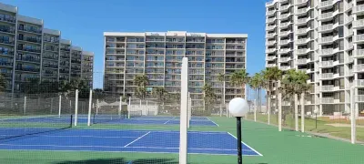 Sleeps 10 Direct Beach Heated Pool - image 105 of 112