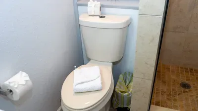 Sleeps 10 Direct Beach Heated Pool - image 60 of 112