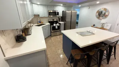 Sleeps 10 Direct Beach Heated Pool - image 28 of 112