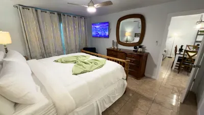 Sleeps 10 Direct Beach Heated Pool - image 36 of 112