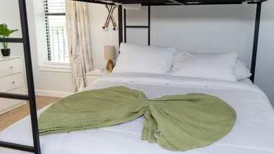 Sleeps 10 Direct Beach Heated Pool - image 44 of 112