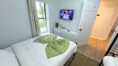 Sleeps 10 Direct Beach Heated Pool - image 53 of 112