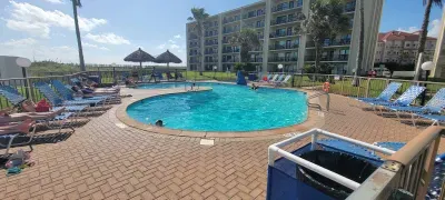 Sleeps 10 Direct Beach Heated Pool - image 95 of 112
