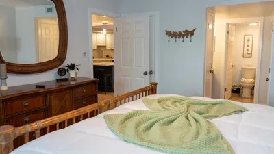 Sleeps 10 Direct Beach Heated Pool - image 31 of 112