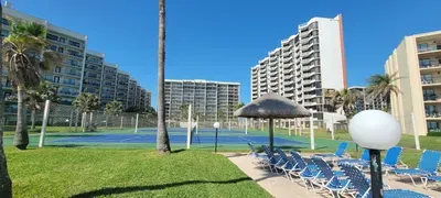 Sleeps 10 Direct Beach Heated Pool - image 92 of 112