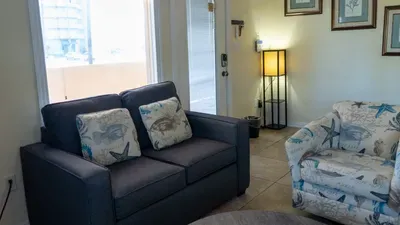 * 4 bedroom 2 Level Home * 50 yards from Beach - image 15 of 122