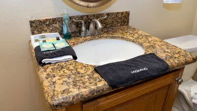 * 4 bedroom 2 Level Home * 50 yards from Beach - image 103 of 122
