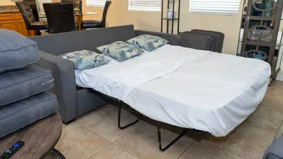 * 4 bedroom 2 Level Home * 50 yards from Beach - image 17 of 122