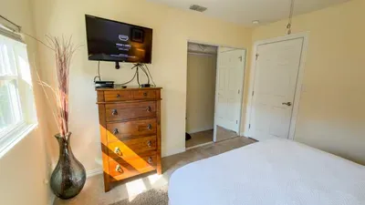* 4 bedroom 2 Level Home * 50 yards from Beach - image 51 of 122