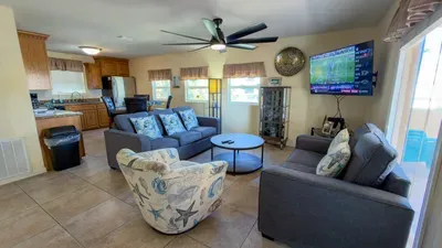 * 4 bedroom 2 Level Home * 50 yards from Beach - image 21 of 122