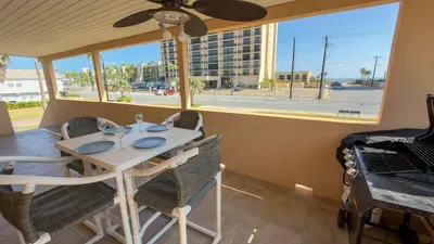 * 4 bedroom 2 Level Home * 50 yards from Beach - image 77 of 122