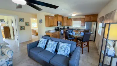 * 4 bedroom 2 Level Home * 50 yards from Beach - image 23 of 122