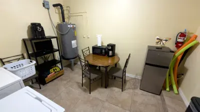 * 4 bedroom 2 Level Home * 50 yards from Beach - image 113 of 122