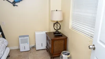 * 4 bedroom 2 Level Home * 50 yards from Beach - image 97 of 122