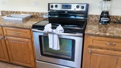 * 4 bedroom 2 Level Home * 50 yards from Beach - image 28 of 122