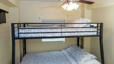 * 4 bedroom 2 Level Home * 50 yards from Beach - image 91 of 122