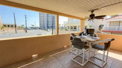 * 4 bedroom 2 Level Home * 50 yards from Beach - image 74 of 122
