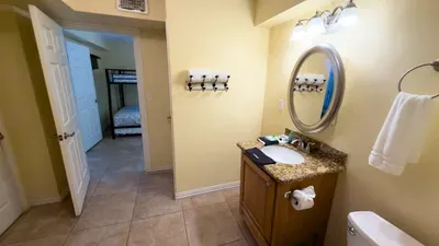 * 4 bedroom 2 Level Home * 50 yards from Beach - image 109 of 122