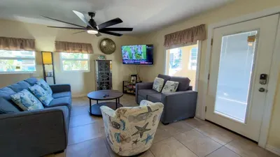 * 4 bedroom 2 Level Home * 50 yards from Beach - image 22 of 122