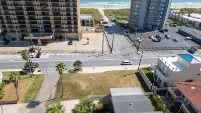 * 4 bedroom 2 Level Home * 50 yards from Beach - image 79 of 122