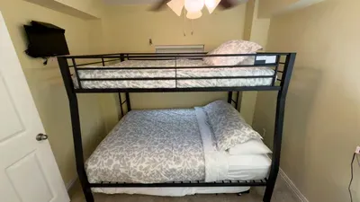 * 4 bedroom 2 Level Home * 50 yards from Beach - image 94 of 122