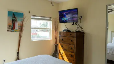 * 4 bedroom 2 Level Home * 50 yards from Beach - image 50 of 122