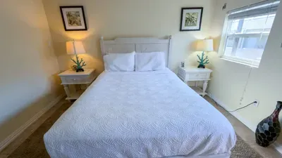 * 4 bedroom 2 Level Home * 50 yards from Beach - image 54 of 122