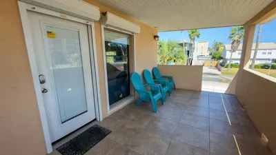 * 4 bedroom 2 Level Home * 50 yards from Beach - image 75 of 122