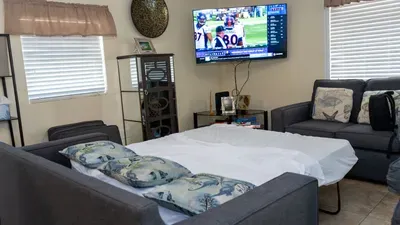 * 4 bedroom 2 Level Home * 50 yards from Beach - image 20 of 122