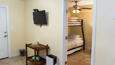 * 4 bedroom 2 Level Home * 50 yards from Beach - image 87 of 122