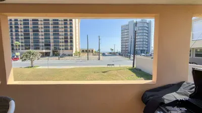 * 4 bedroom 2 Level Home * 50 yards from Beach - image 76 of 122