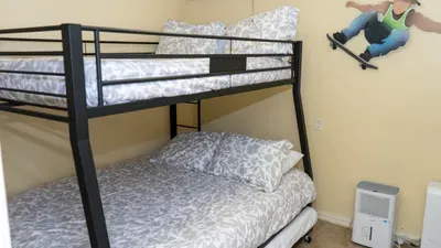 * 4 bedroom 2 Level Home * 50 yards from Beach - image 95 of 122